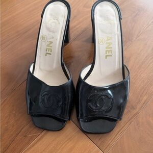 CHANEL Black Patent Leather Logo Slide Mules
